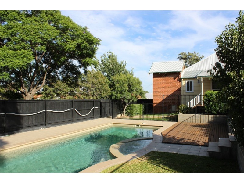 79 White Street, Tamworth NSW 2340