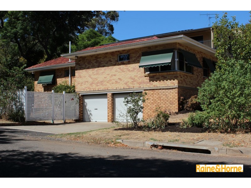 130 Napier Street, Tamworth NSW 2340