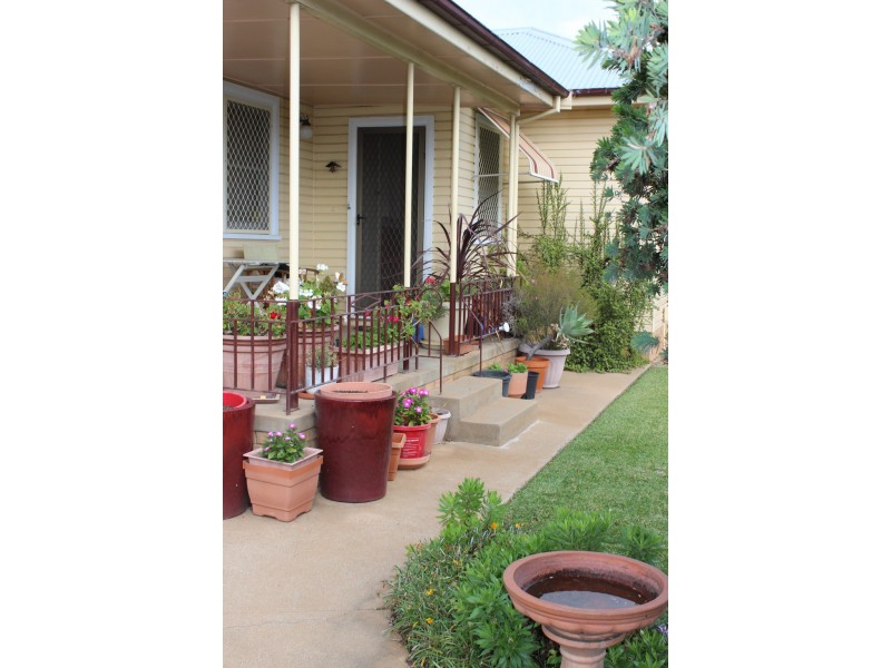 16 Gunnedah Road, Tamworth NSW 2340