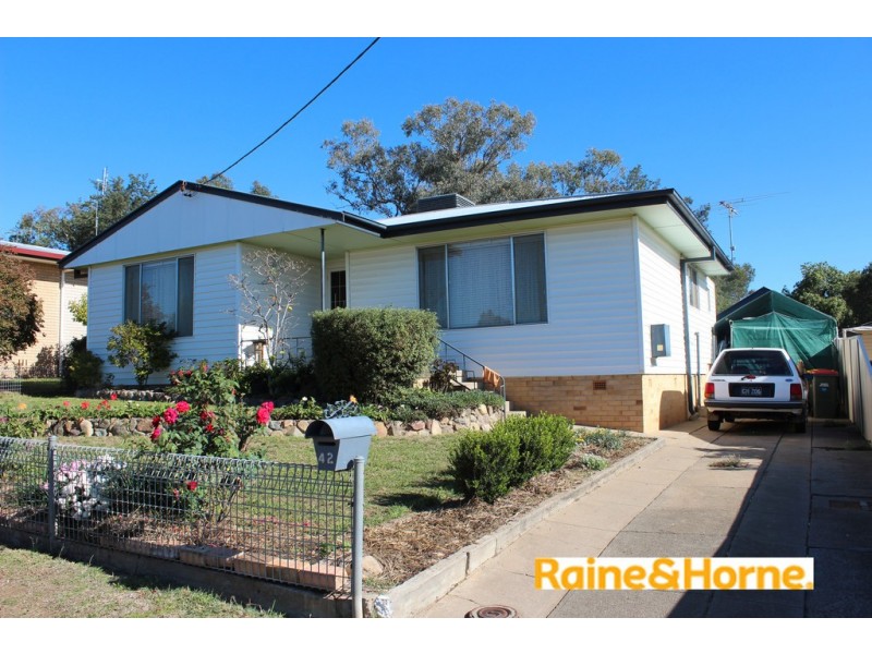 42 Erwin Street, Tamworth NSW 2340