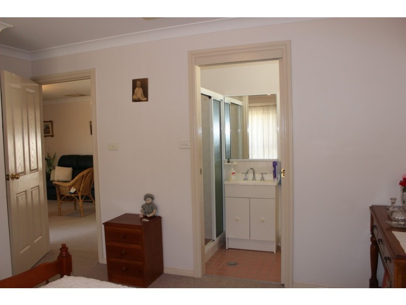 2a Parry Street, Tamworth NSW 2340