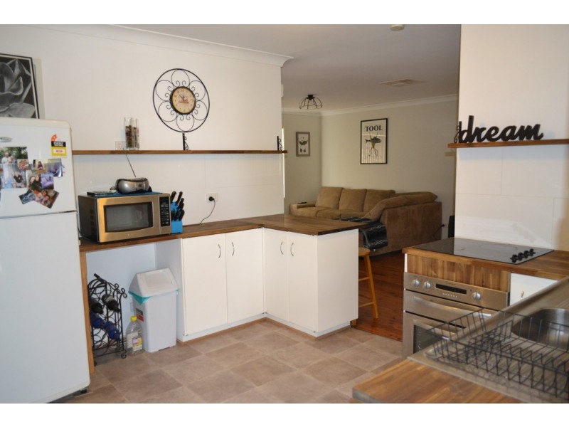 10 Susan Street, Kootingal NSW 2352