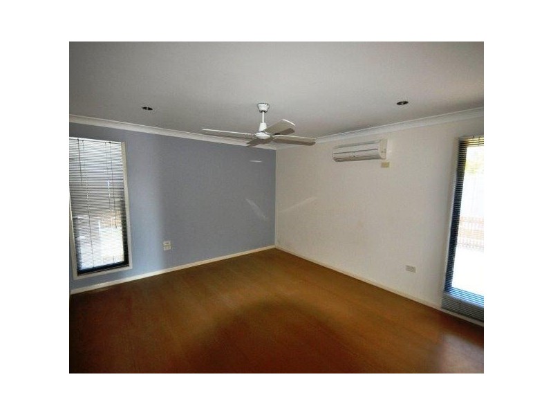 4 Dolphin Crescent, Taylors Beach QLD 4850