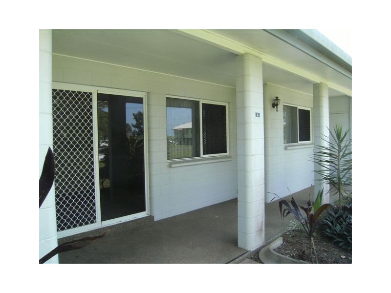 4 Shaw Avenue, Halifax QLD 4850