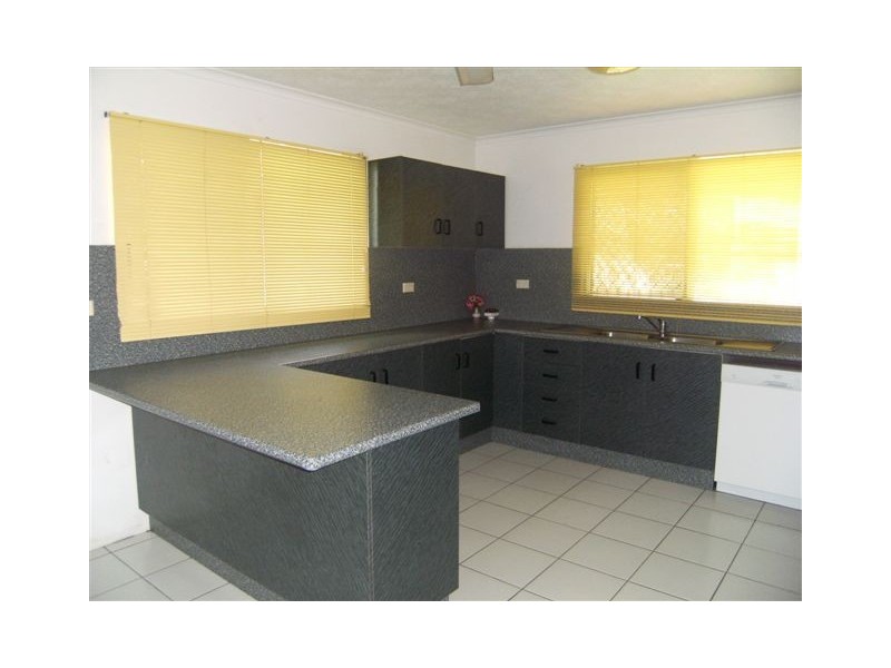 4 Shaw Avenue, Halifax QLD 4850