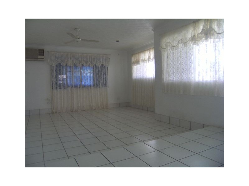 4 Shaw Avenue, Halifax QLD 4850