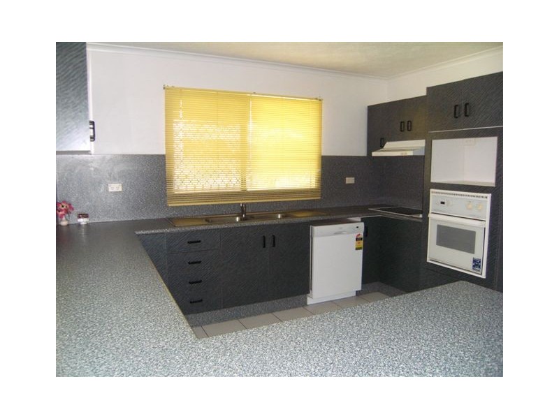 4 Shaw Avenue, Halifax QLD 4850