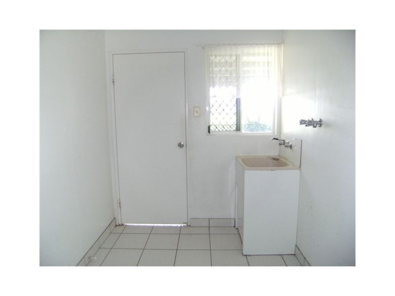 4 Shaw Avenue, Halifax QLD 4850