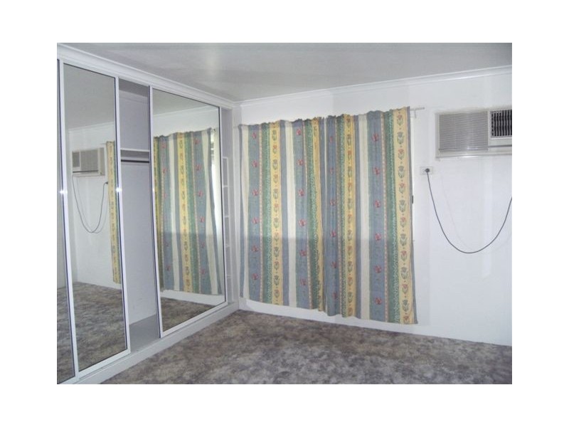 4 Shaw Avenue, Halifax QLD 4850