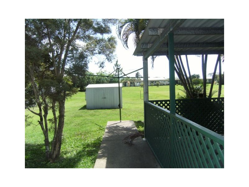 4 Shaw Avenue, Halifax QLD 4850