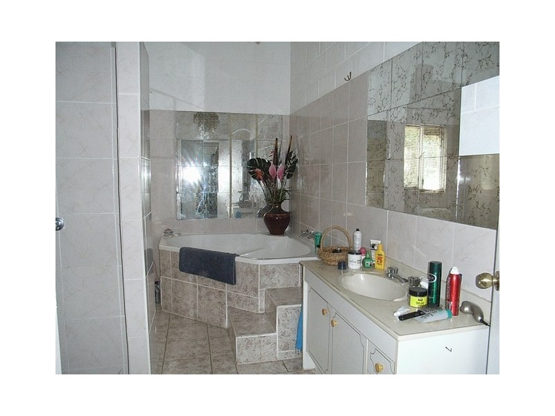 34 Old Bridge rd, Long Pocket QLD 4850