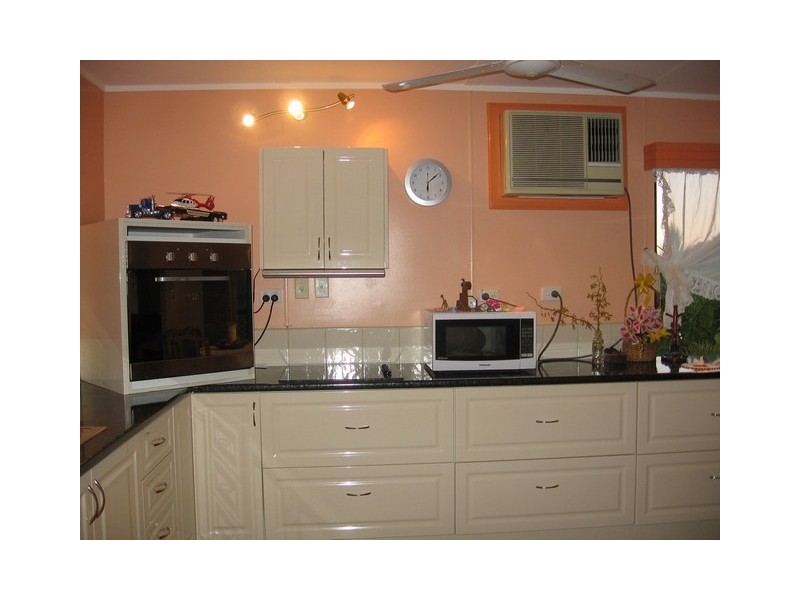 10 McLennan St, Collinsville QLD 4804