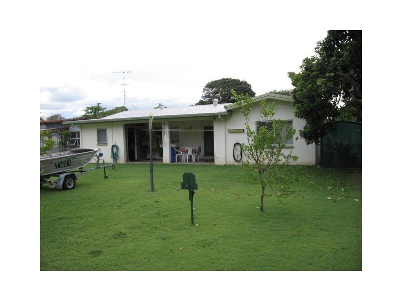 4 Salmon Street, Taylors Beach QLD 4850