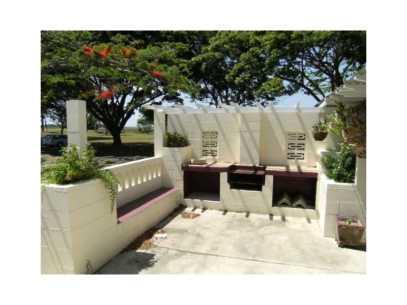 2 MacDonald, Ingham QLD 4850