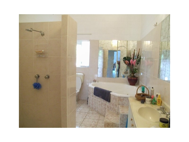 34 Old Bridge rd, Long Pocket QLD 4850