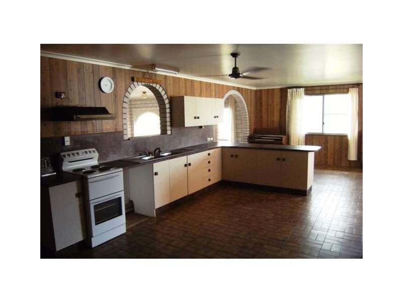 5 VON ALPIN, Ingham QLD 4850