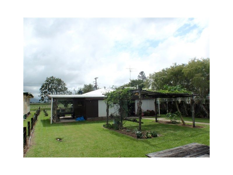 23 SARTORESI, Trebonne QLD 4850