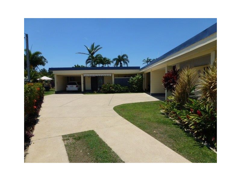 2/21 Carr Cres, Lucinda QLD 4850