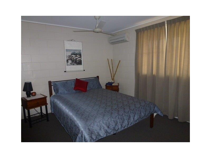 2/21 Carr Cres, Lucinda QLD 4850
