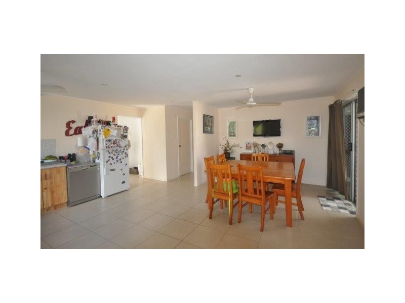 12 Mambrini Street, Halifax QLD 4850