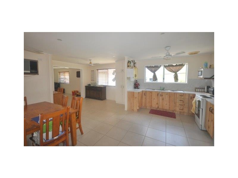 12 Mambrini Street, Halifax QLD 4850