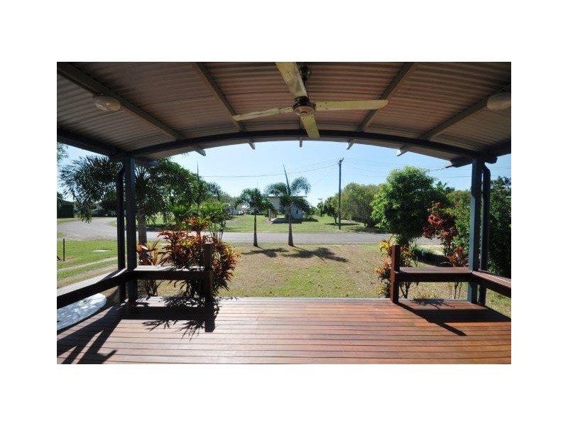 4 Dolphin Crescent, Taylors Beach QLD 4850