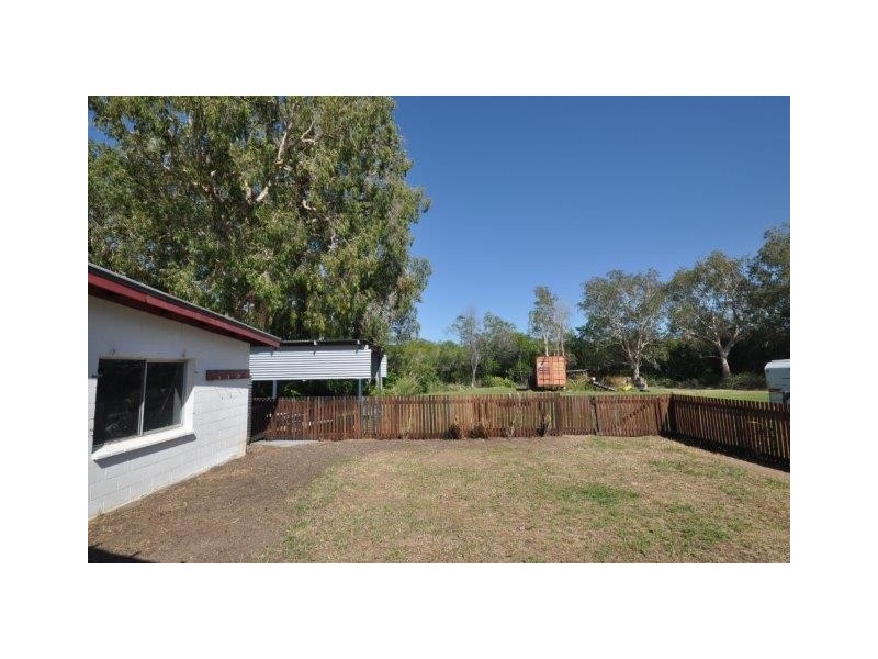 4 Dolphin Crescent, Taylors Beach QLD 4850