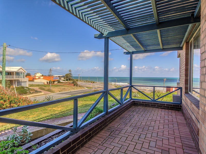 1/122 Leighton Road, Halls Head WA 6210