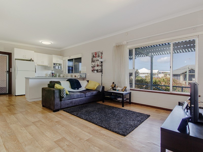 1/122 Leighton Road, Halls Head WA 6210