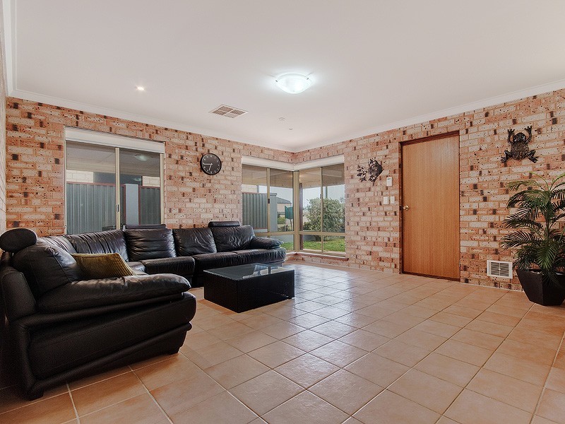 7 Albion Road, Madora Bay WA 6210