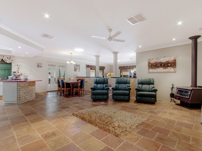 10 Maggie Way, Coodanup WA 6210