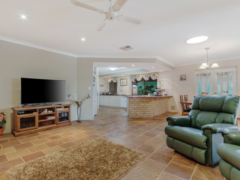 10 Maggie Way, Coodanup WA 6210