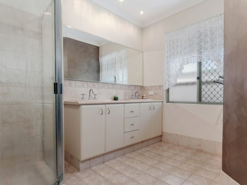 10 Maggie Way, Coodanup WA 6210