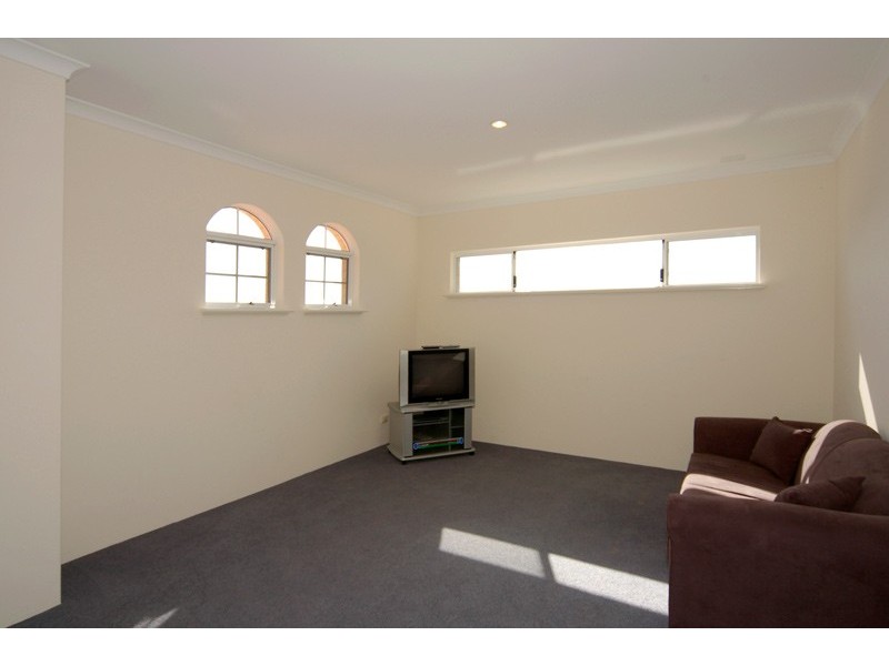 74 Voyager Close, PORT BOUVARD, Wannanup WA 6210