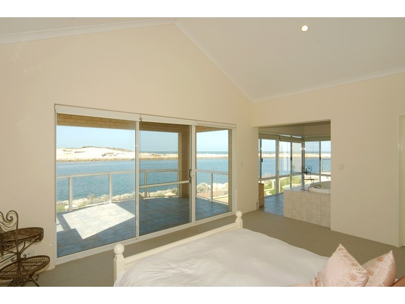 74 Voyager Close, PORT BOUVARD, Wannanup WA 6210