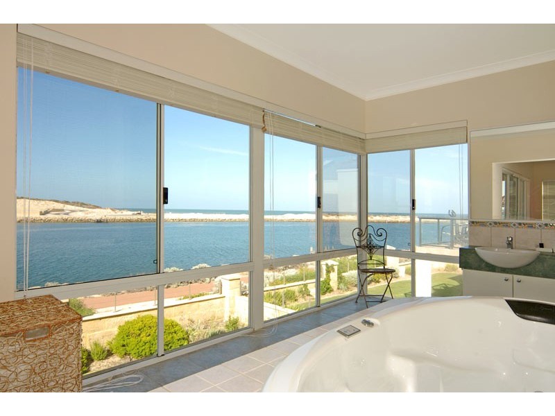 74 Voyager Close, PORT BOUVARD, Wannanup WA 6210