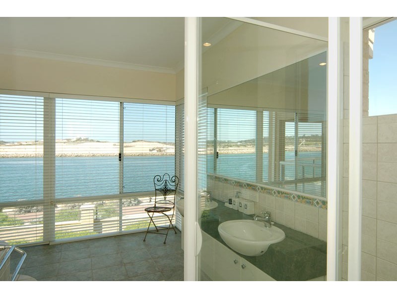 74 Voyager Close, PORT BOUVARD, Wannanup WA 6210