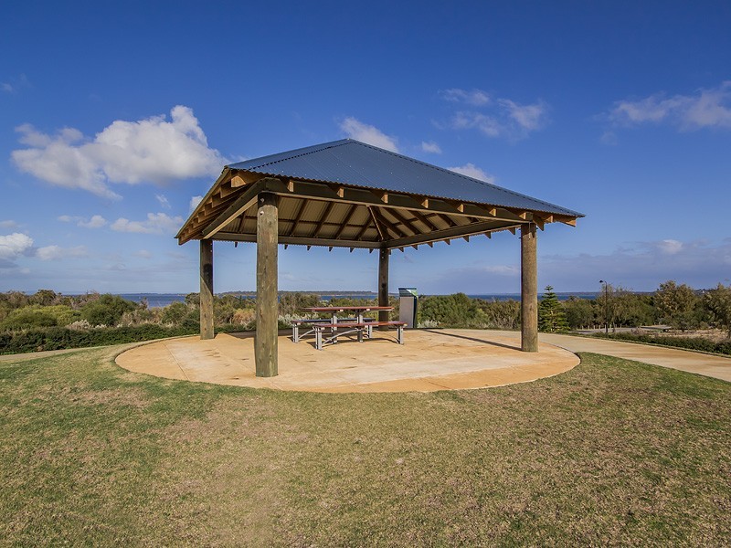 5 Earl Street, Wannanup WA 6210