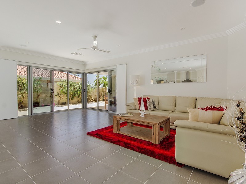 82 Alexis Circle, Wannanup WA 6210