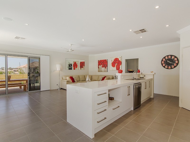 82 Alexis Circle, Wannanup WA 6210