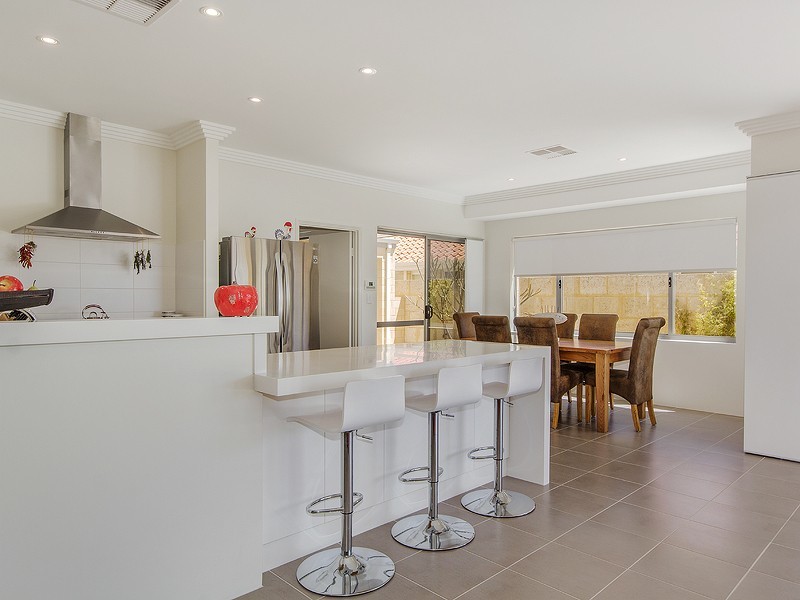 82 Alexis Circle, Wannanup WA 6210