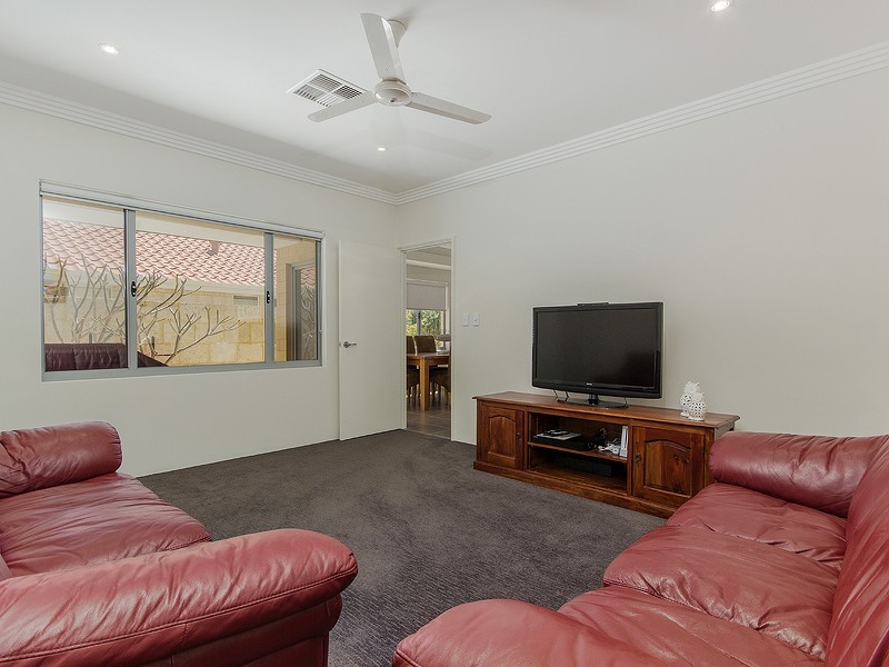 82 Alexis Circle, Wannanup WA 6210