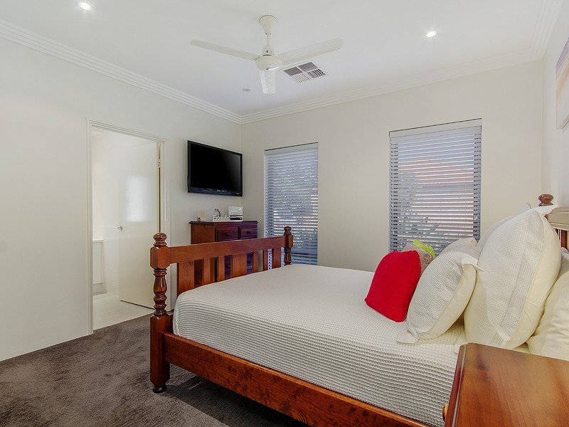 82 Alexis Circle, Wannanup WA 6210