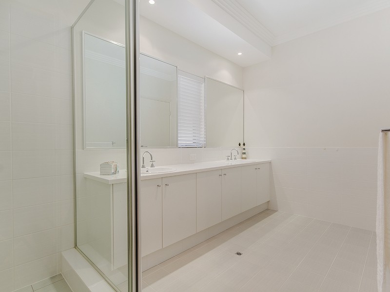 82 Alexis Circle, Wannanup WA 6210