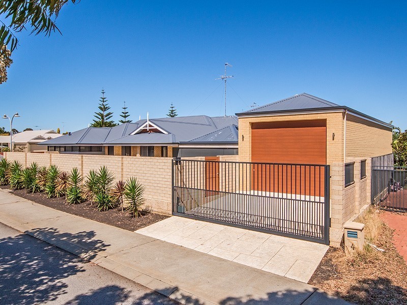 24 Seascapes Boulevard, Halls Head WA 6210