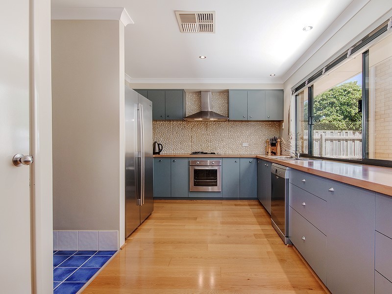 24 Seascapes Boulevard, Halls Head WA 6210