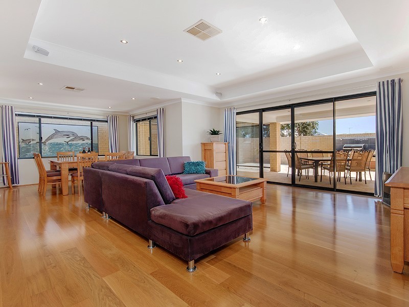 24 Seascapes Boulevard, Halls Head WA 6210