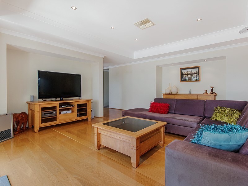 24 Seascapes Boulevard, Halls Head WA 6210