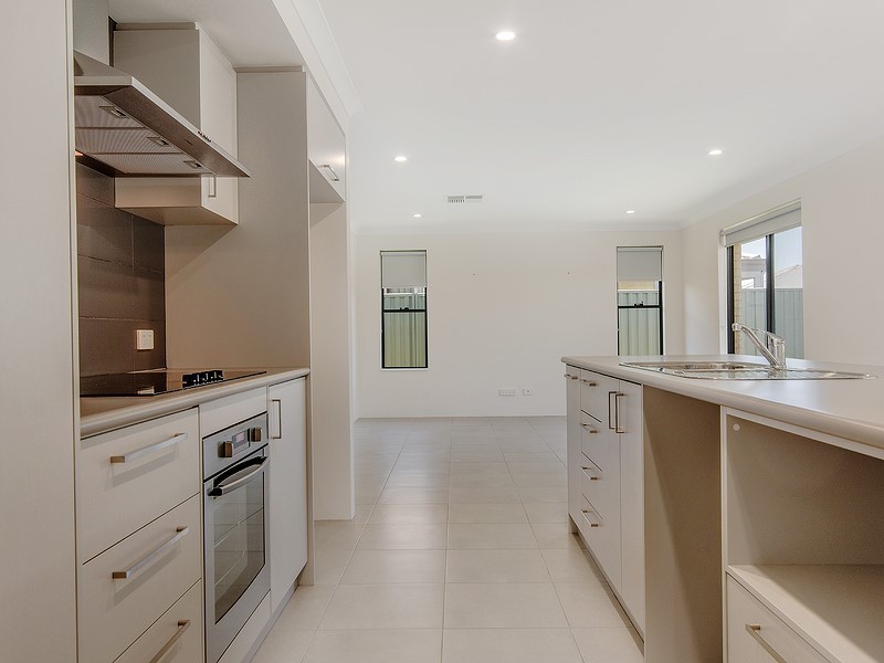 19 Dutton Gardens, South Yunderup WA 6208