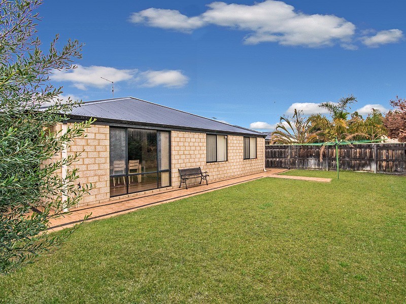 12 Bethel Corner, Halls Head WA 6210